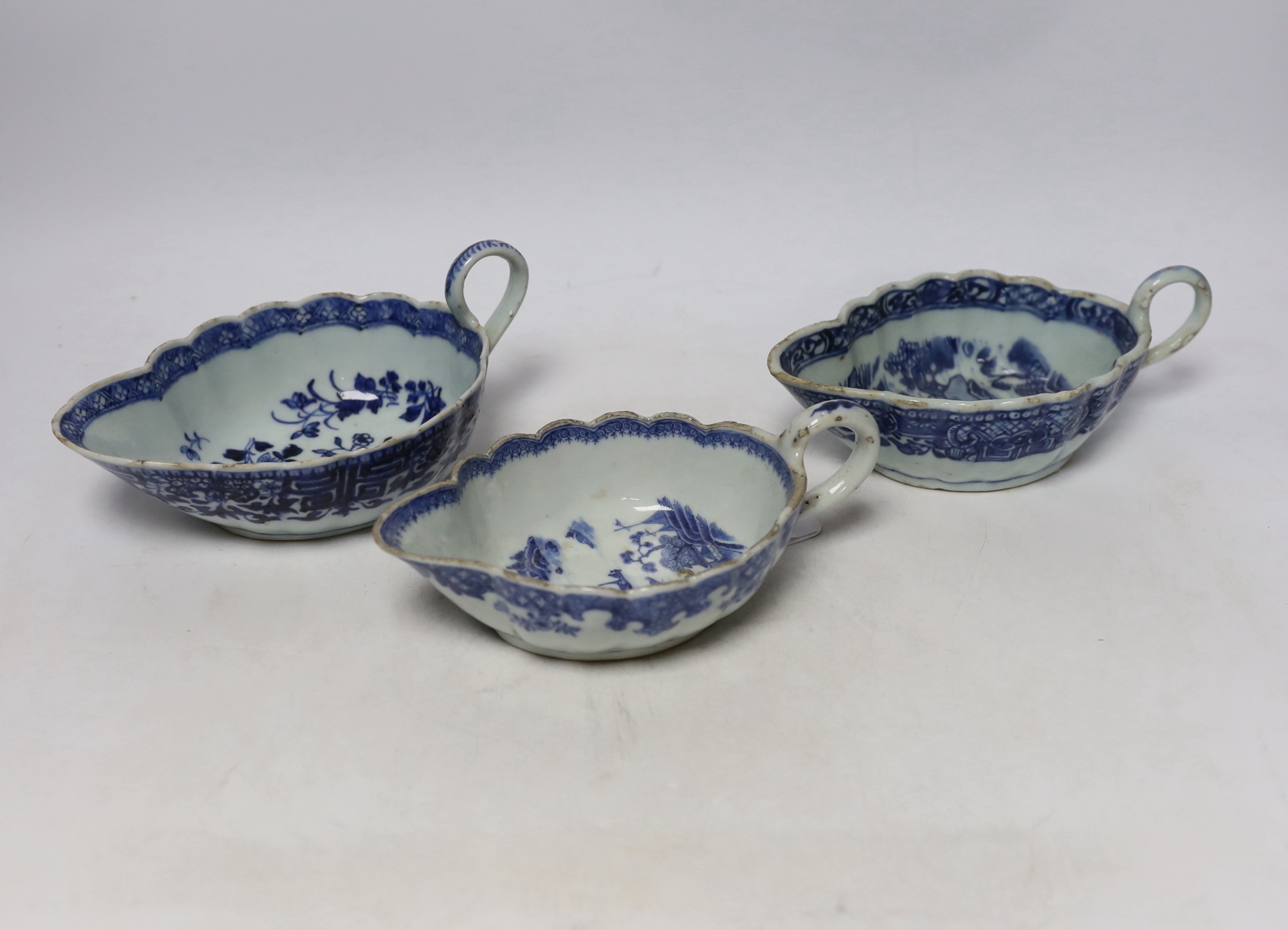 Three Chinese blue and white sauceboats, Qianlong period, widest 19cm